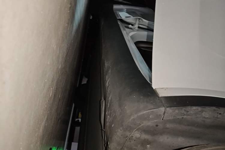 Used Tesla Model Y 2022 Revised Version Long-Range All-Wheel Drive Right Side Sill