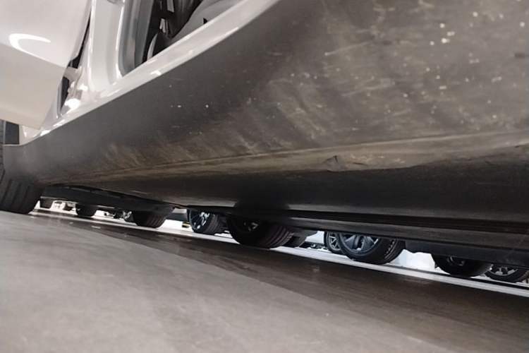 Used Tesla Model Y 2022 Rear-Wheel-Drive Version Right Side Sill