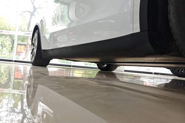 Used Tesla Model Y 2022 Revised Version Rear-Wheel Drive Right Side Sill