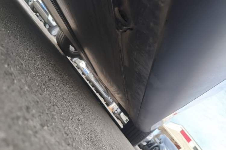 Used Tesla Model Y 2022 Rear-Wheel-Drive Version Right Side Sill