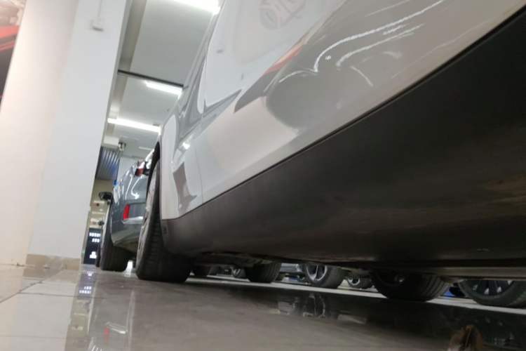 Used Tesla Model Y 2022 Rear-Wheel-Drive Version Right Side Sill