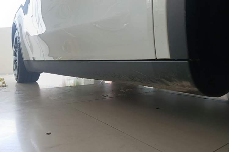 Used Tesla Model Y 2022 Revised Version Rear-Wheel Drive Right Side Sill