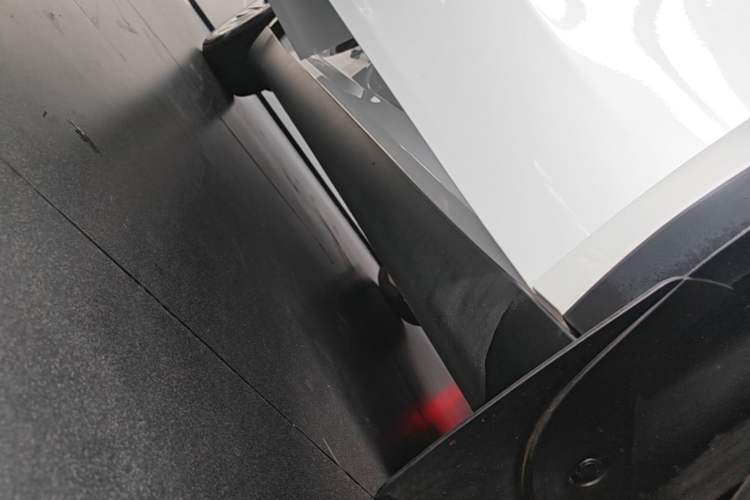 Used Tesla Model Y 2022 Long-Range All-Wheel-Drive Version Right Side Sill