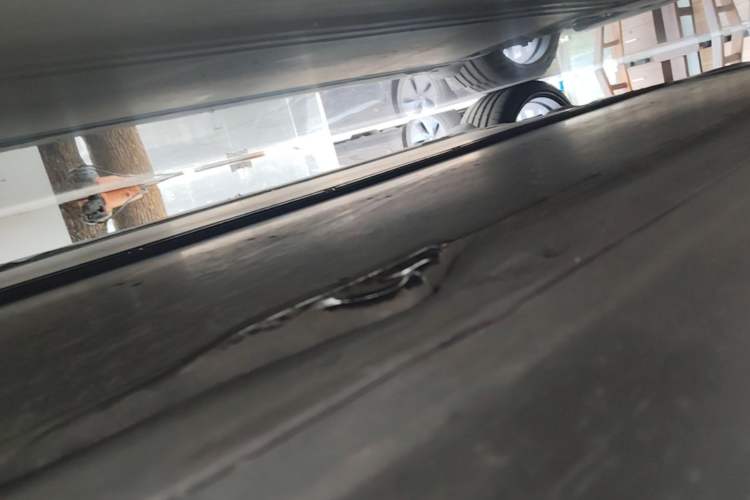 Used Tesla Model Y 2022 Performance High-Performance All-Wheel-Drive Version Right Side Sill