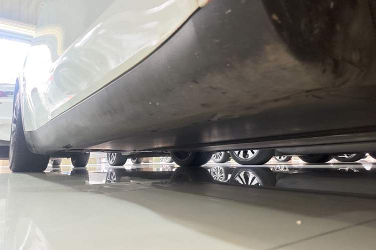 Used Tesla Model Y 2022 Revised Version Rear-Wheel Drive Right Side Sill
