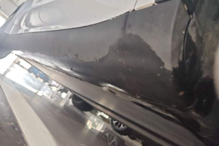 Used Tesla Model Y 2022 Rear-Wheel-Drive Version Right Side Sill