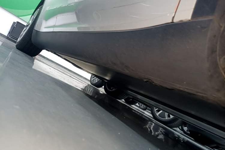 Used Tesla Model Y 2022 Rear-Wheel-Drive Version Right Side Sill