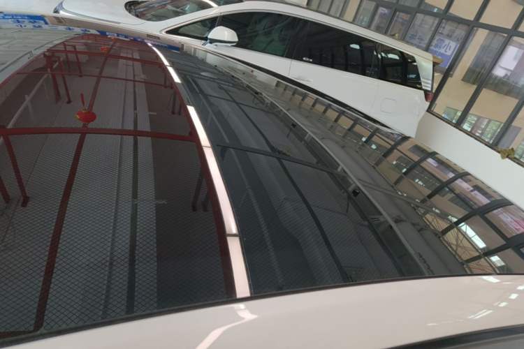 Used Tesla Model Y 2022 Long-Range All-Wheel-Drive Version Roof