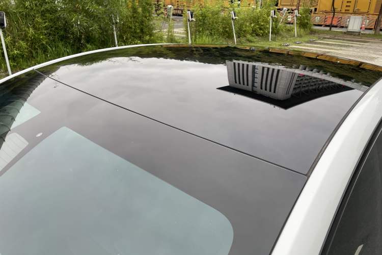 Used Tesla Model Y 2022 Rear-Wheel-Drive Version Roof