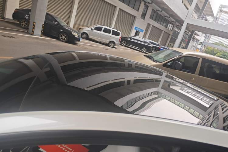 Used Tesla Model Y 2022 Long-Range All-Wheel-Drive Version Roof