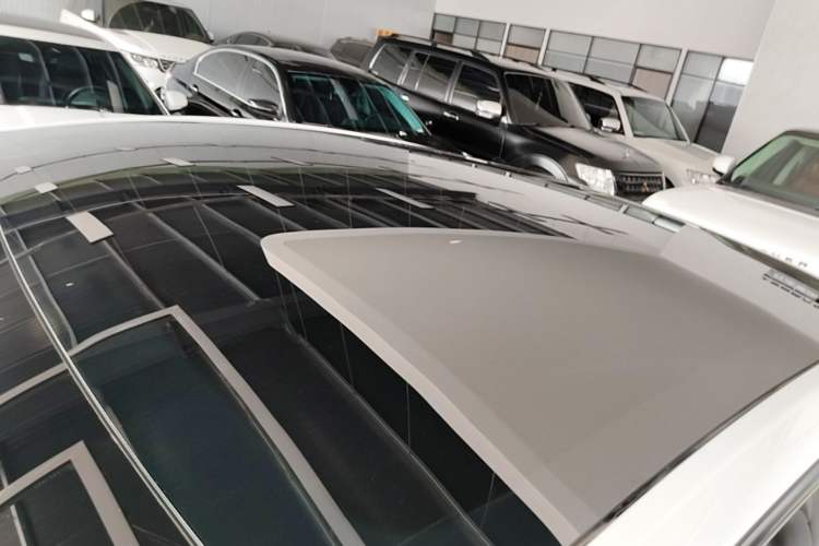 Used Tesla Model Y 2022 Rear-Wheel-Drive Version Roof