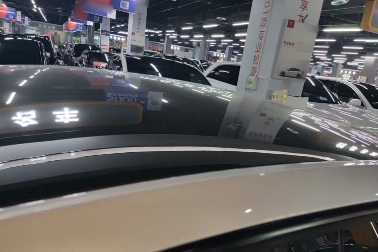 Used Tesla Model Y 2022 Long-Range All-Wheel-Drive Version Roof
