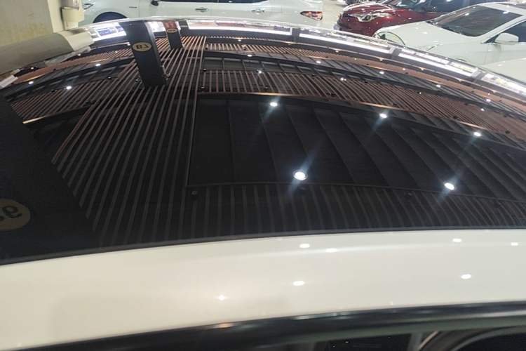 Used Tesla Model Y 2022 Long-Range All-Wheel-Drive Version Roof