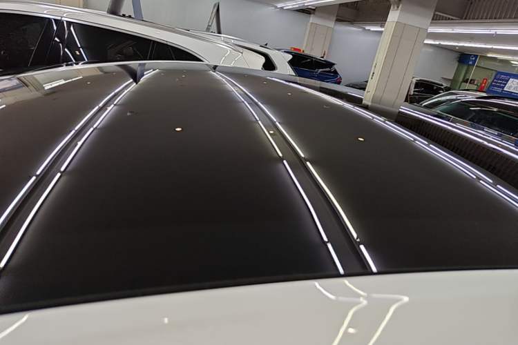 Used Tesla Model Y 2022 Rear-Wheel-Drive Version Roof