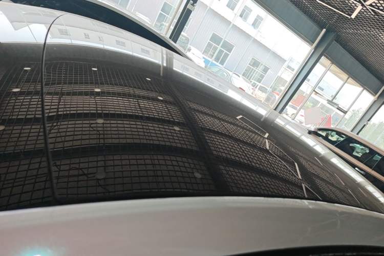 Used Tesla Model Y 2022 Rear-Wheel-Drive Version Roof