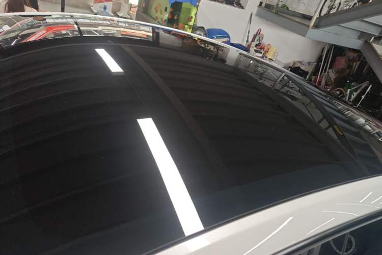 Used Tesla Model Y 2022 Long-Range All-Wheel-Drive Version Roof