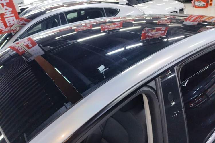 Used Tesla Model Y 2022 Long-Range All-Wheel-Drive Version Roof
