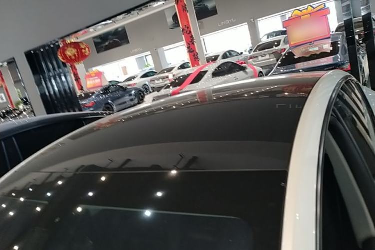 Used Tesla Model Y 2022 Long-Range All-Wheel-Drive Version Roof