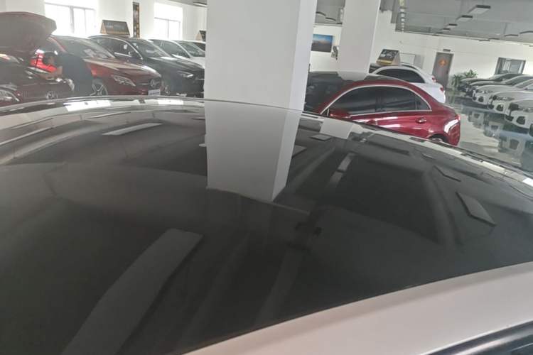 Used Tesla Model Y 2022 Rear-Wheel-Drive Version Roof