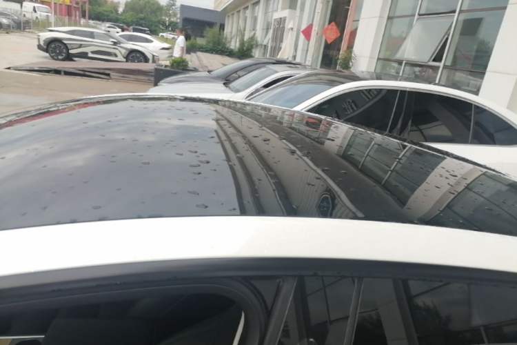 Used Tesla Model Y 2022 Long-Range All-Wheel-Drive Version Roof