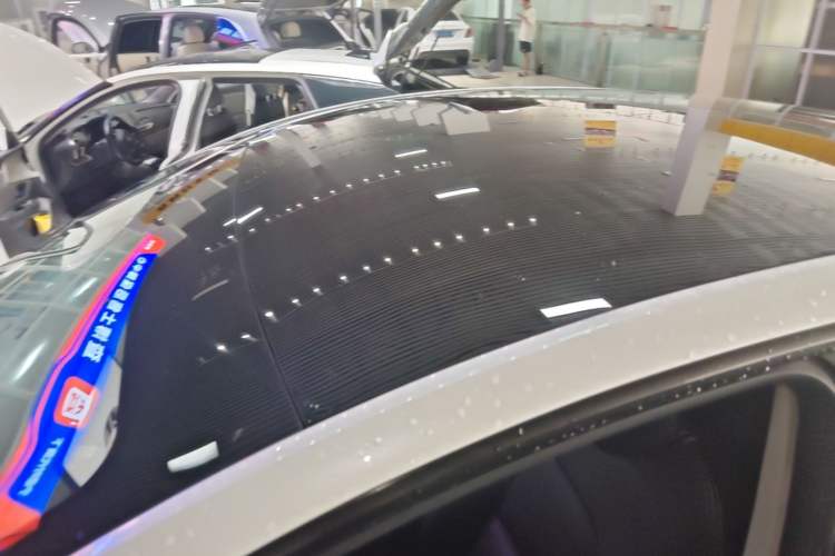 Used Tesla Model Y 2022 Rear-Wheel-Drive Version Roof