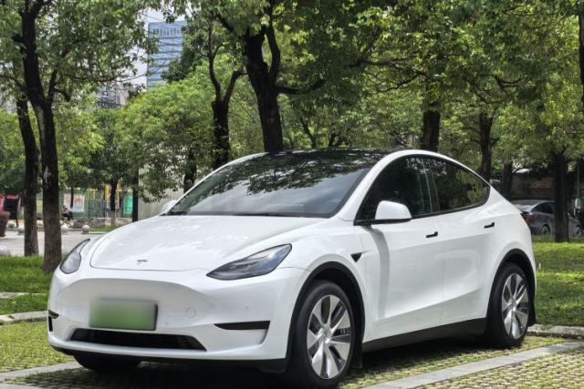 Ojetý Tesla Model Y 2022 Revised Version Rear-Wheel Drive