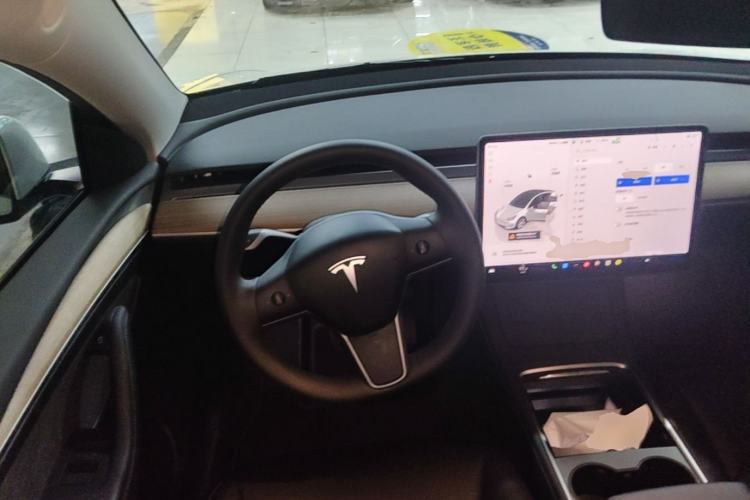 Used Tesla Model Y 2022 Long-Range All-Wheel-Drive Version Steering Wheel