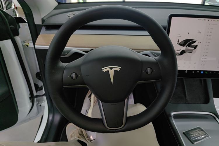 Used Tesla Model Y 2022 Long-Range All-Wheel-Drive Version Steering Wheel