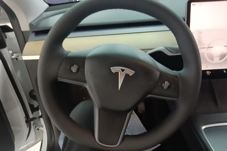 Used Tesla Model Y 2022 Rear-Wheel-Drive Version Steering Wheel