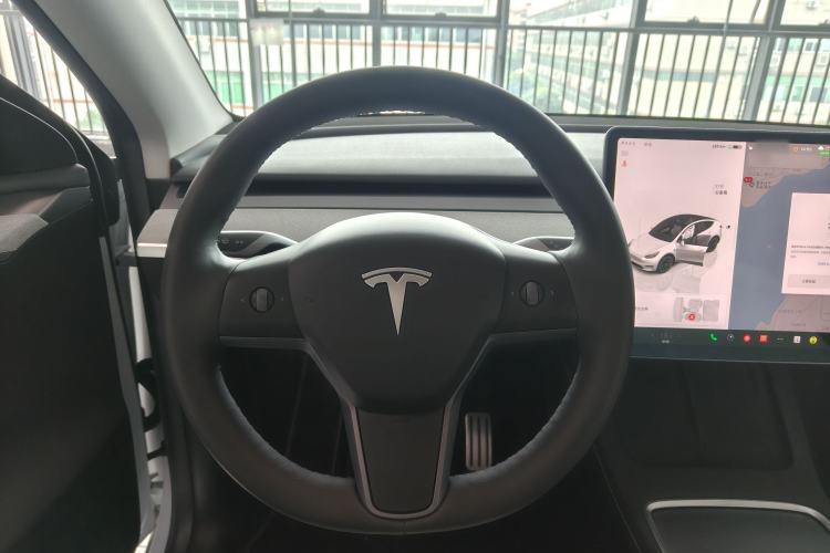 Used Tesla Model Y 2022 Long-Range All-Wheel-Drive Version Steering Wheel
