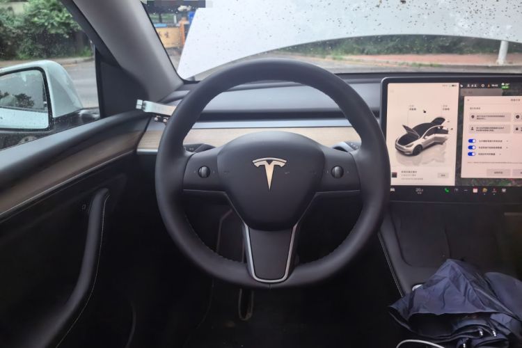 Used Tesla Model Y 2022 Long-Range All-Wheel-Drive Version Steering Wheel