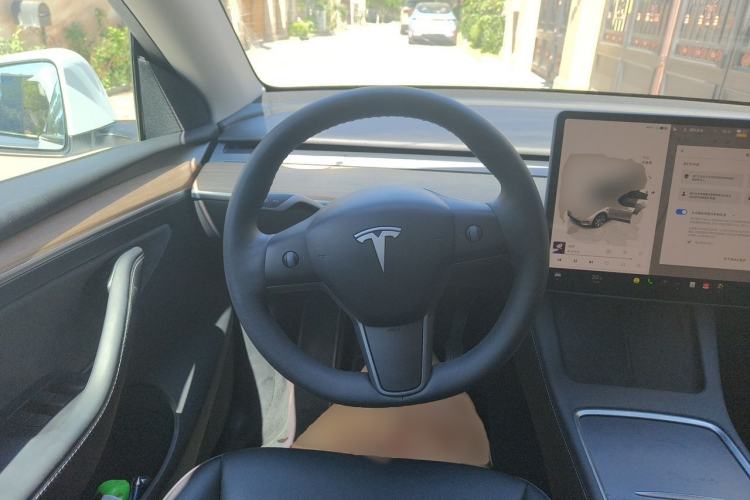 Used Tesla Model Y 2022 Long-Range All-Wheel-Drive Version Steering Wheel