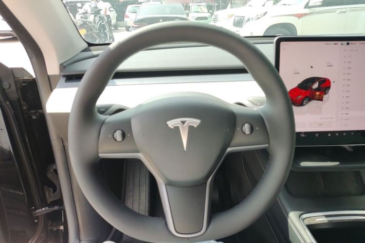 Used Tesla Model Y 2022 Long-Range All-Wheel-Drive Version Steering Wheel