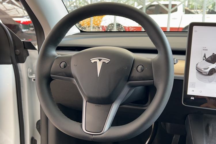 Used Tesla Model Y 2022 Long-Range All-Wheel-Drive Version Steering Wheel