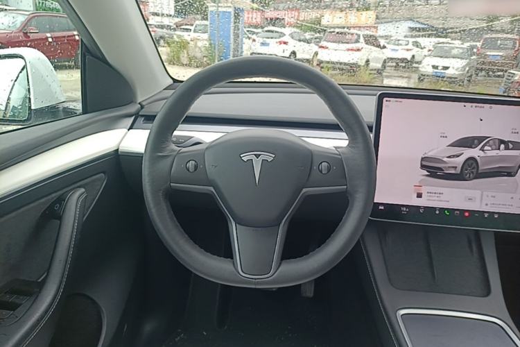 Used Tesla Model Y 2022 Long-Range All-Wheel-Drive Version Steering Wheel