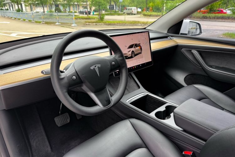 Used Tesla Model Y 2022 Rear-Wheel-Drive Version Steering Wheel