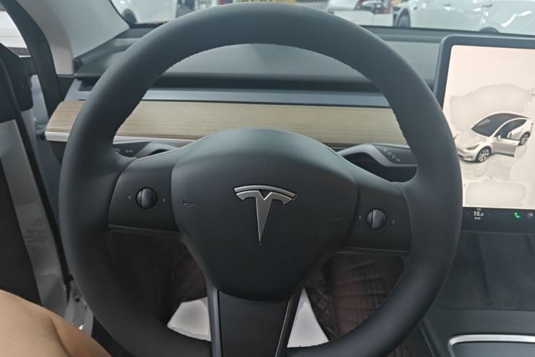 Used Tesla Model Y 2022 Long-Range All-Wheel-Drive Version Steering Wheel