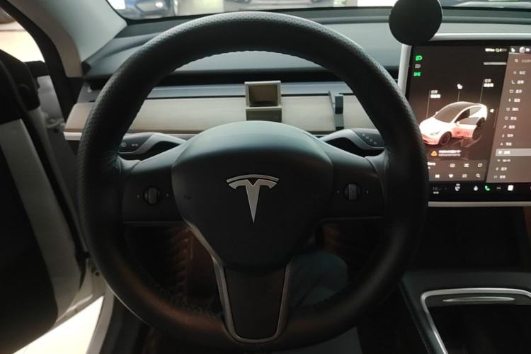Used Tesla Model Y 2022 Long-Range All-Wheel-Drive Version Steering Wheel