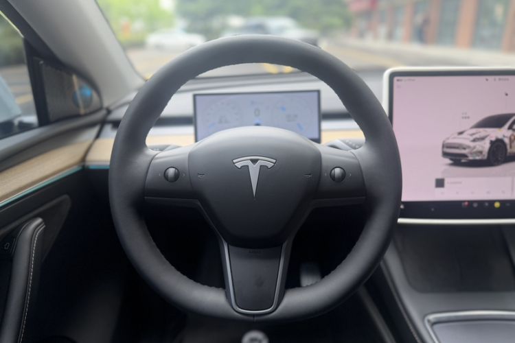 Used Tesla Model Y 2022 Performance High-Performance All-Wheel-Drive Version Steering Wheel