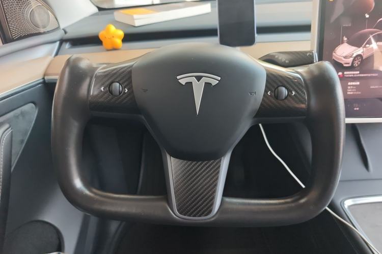 Used Tesla Model Y 2022 Long-Range All-Wheel-Drive Version Steering Wheel