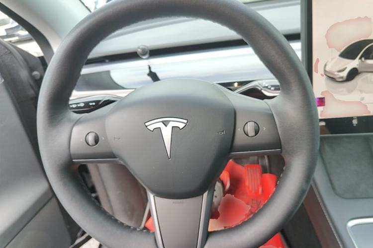 Used Tesla Model Y 2022 Long-Range All-Wheel-Drive Version Steering Wheel