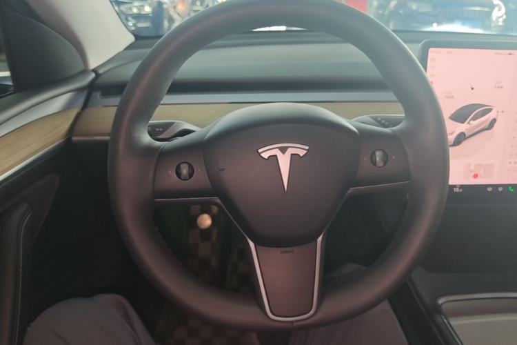 Used Tesla Model Y 2022 Long-Range All-Wheel-Drive Version Steering Wheel