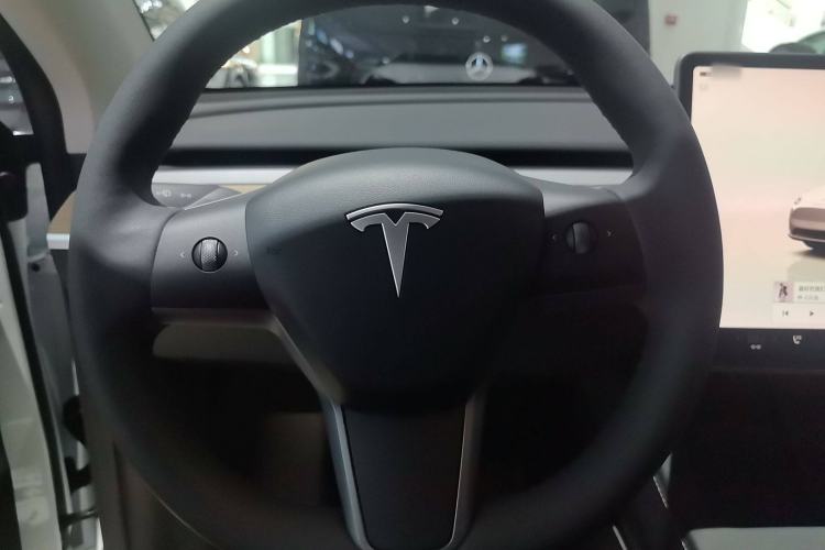 Used Tesla Model Y 2022 Revised Version Long-Range All-Wheel Drive Steering Wheel