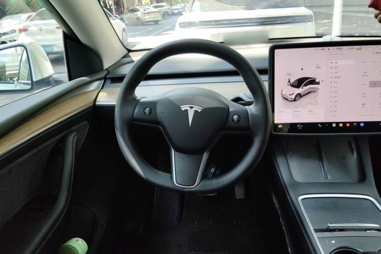 Used Tesla Model Y 2022 Long-Range All-Wheel-Drive Version Steering Wheel