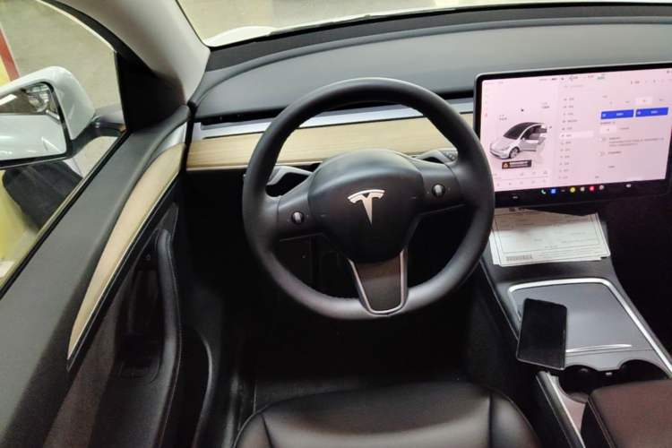 Used Tesla Model Y 2022 Long-Range All-Wheel-Drive Version Steering Wheel