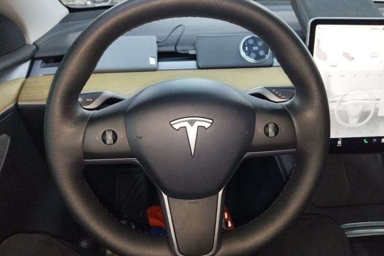 Used Tesla Model Y 2022 Long-Range All-Wheel-Drive Version Steering Wheel