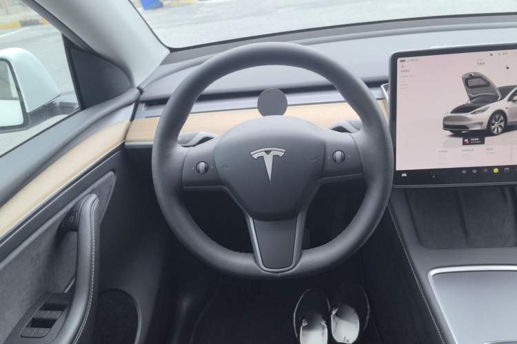 Used Tesla Model Y 2022 Rear-Wheel-Drive Version Steering Wheel
