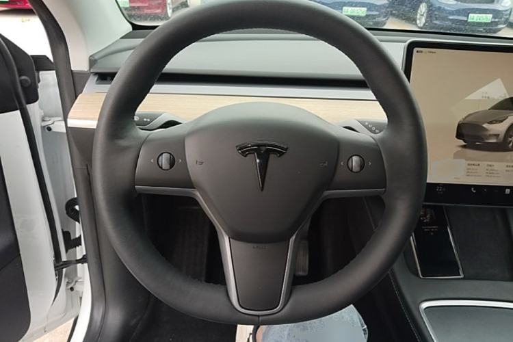 Used Tesla Model Y 2022 Long-Range All-Wheel-Drive Version Steering Wheel