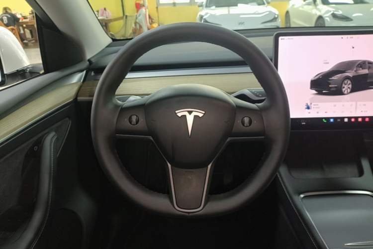 Used Tesla Model Y 2022 Long-Range All-Wheel-Drive Version Steering Wheel