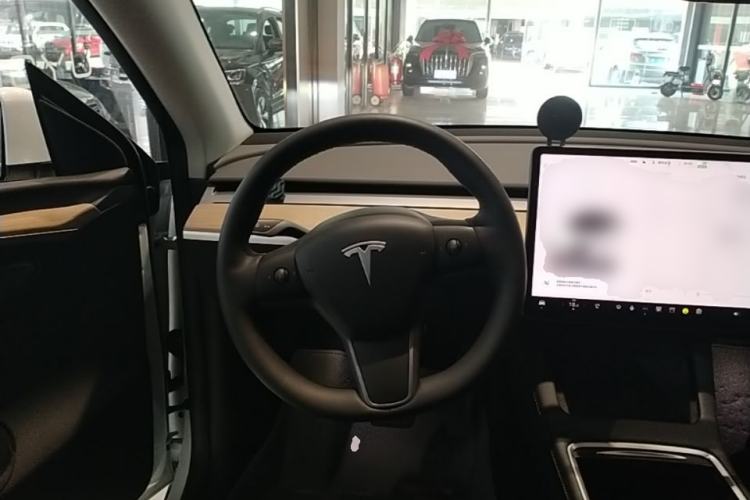 Used Tesla Model Y 2022 Long-Range All-Wheel-Drive Version Steering Wheel
